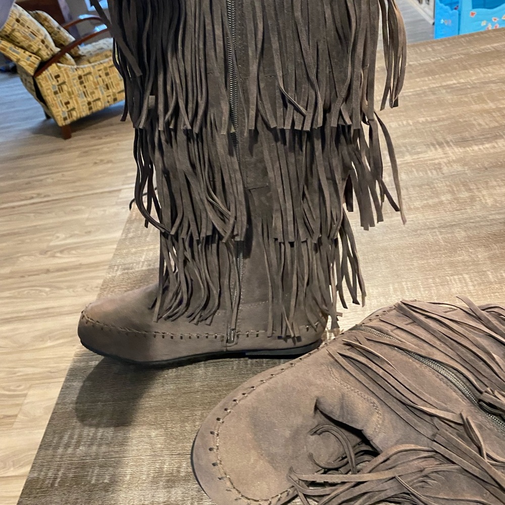Fringe boots - Picture 3 of 3